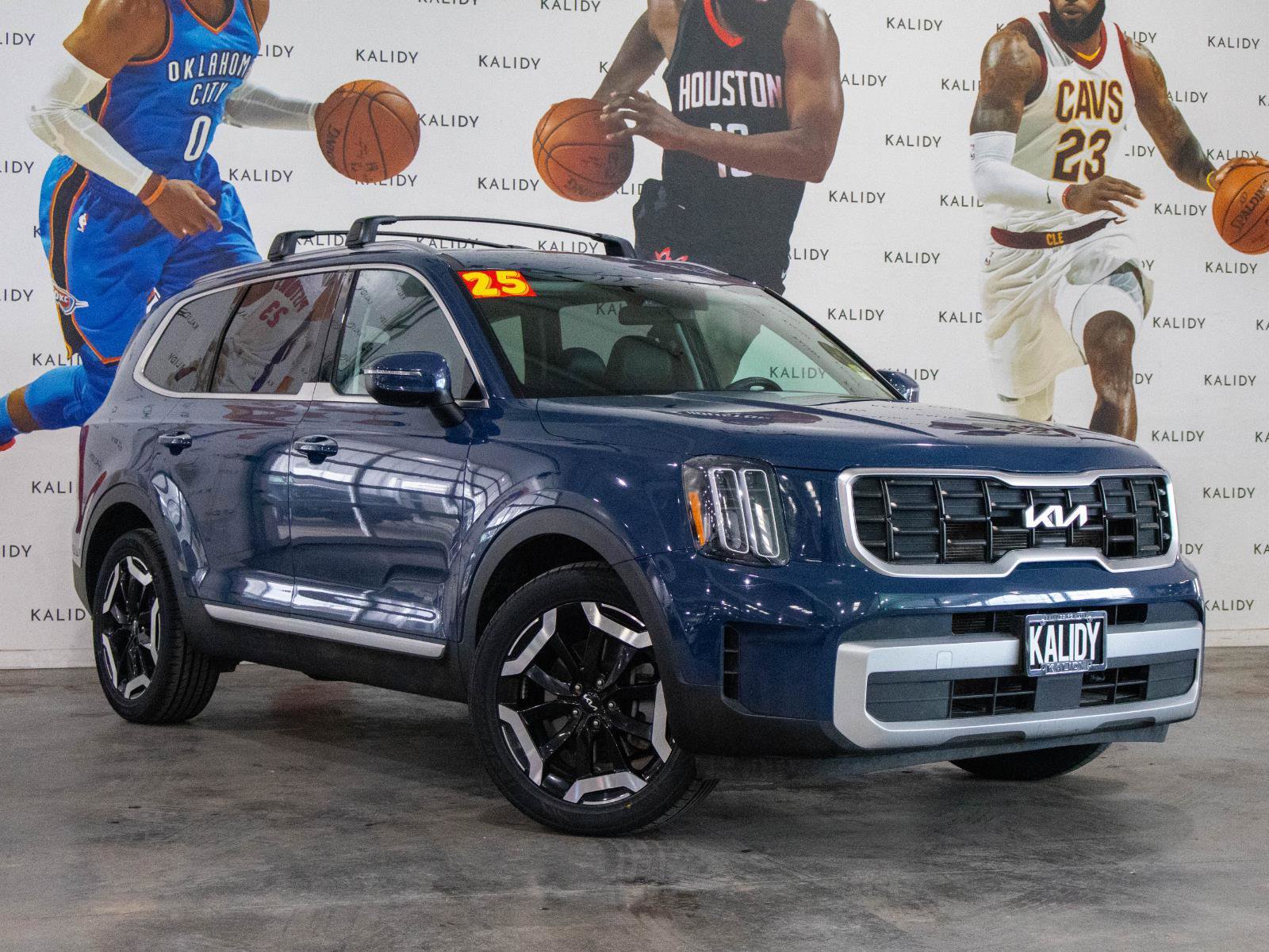 Used 2025 Kia Telluride S AWD/4WD image 2
