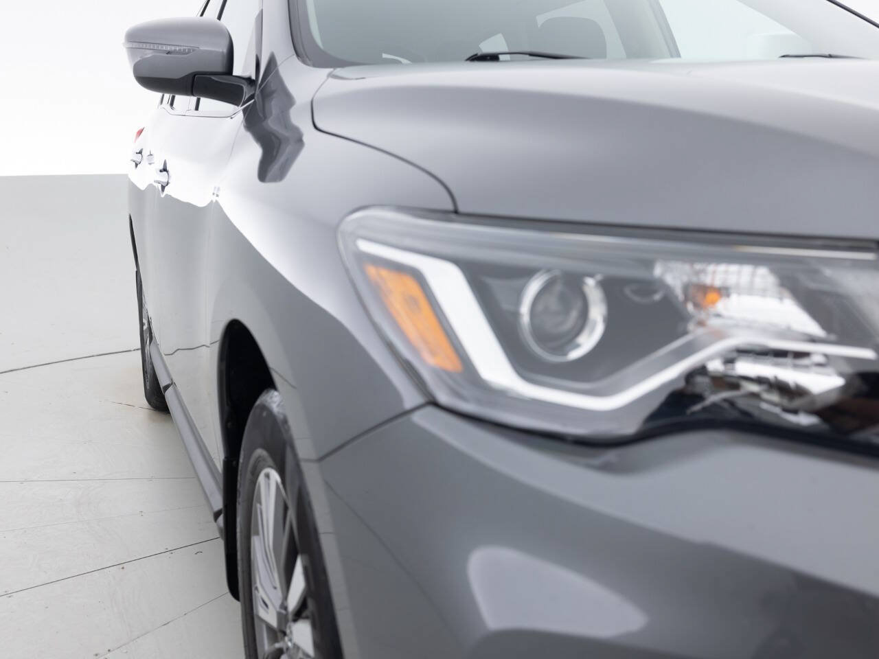Used 2018 Nissan Pathfinder S AWD/4WD image 11