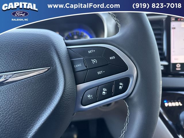 Used 2024 Chrysler Pacifica Touring-L image 22
