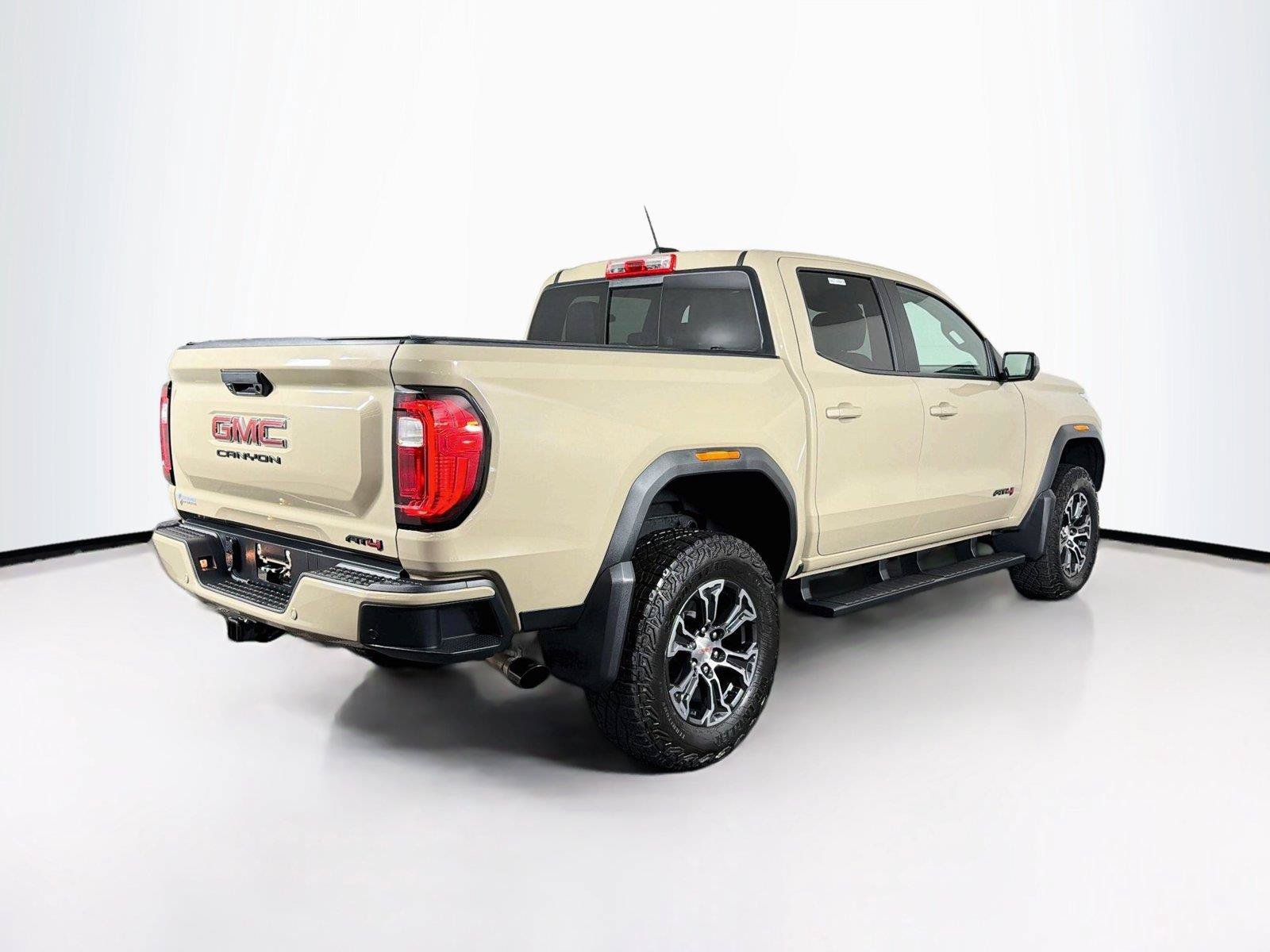 Used 2023 GMC Canyon AT4 w/ AT4 Premium Package AWD/4WD image 11