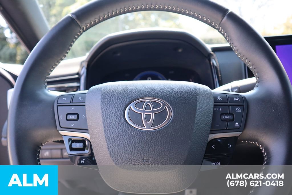 Used 2025 Toyota Camry SE image 27