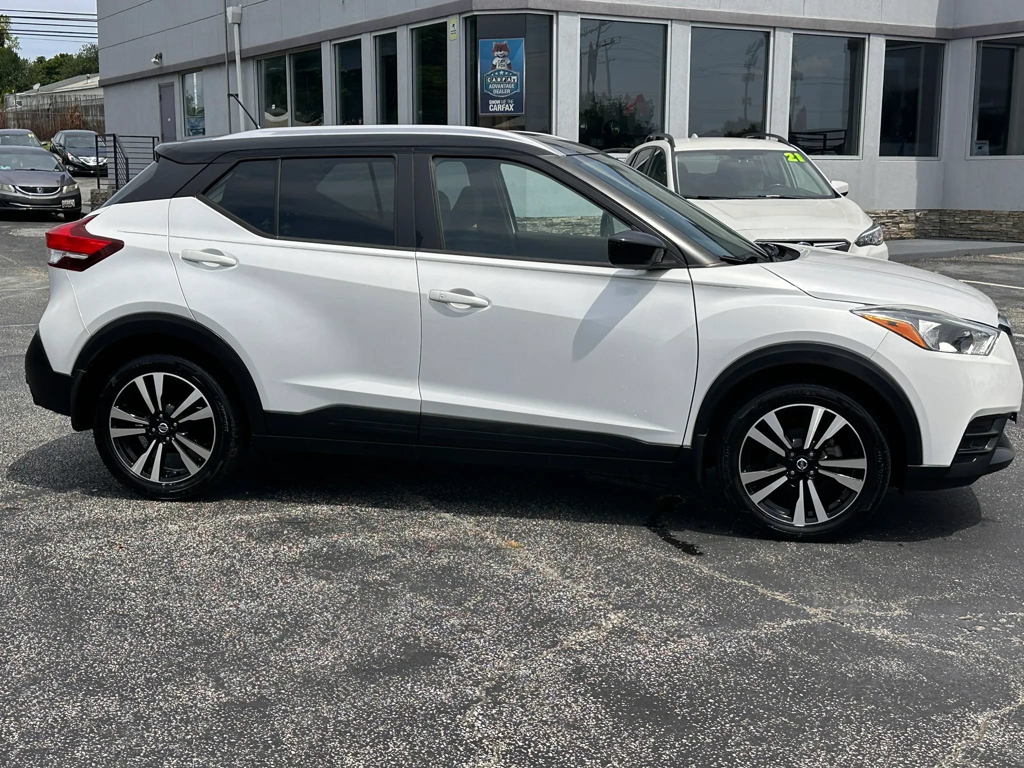 Used 2018 Nissan Kicks SV FWD image 4