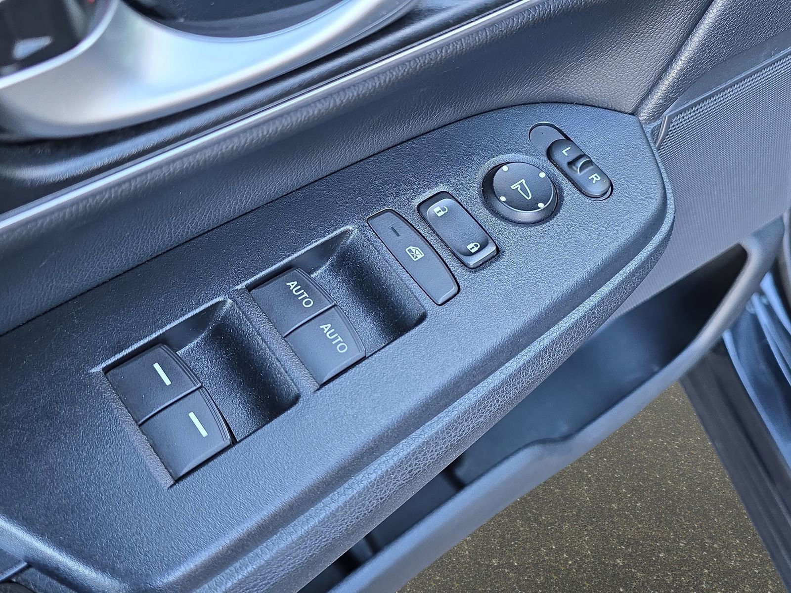 Used 2018 Honda CR-V Touring image 29