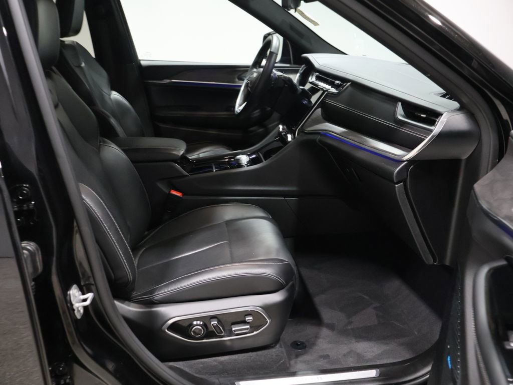 Certified 2022 Jeep Grand Cherokee Overland w/ Luxury Tech Group IV image 24