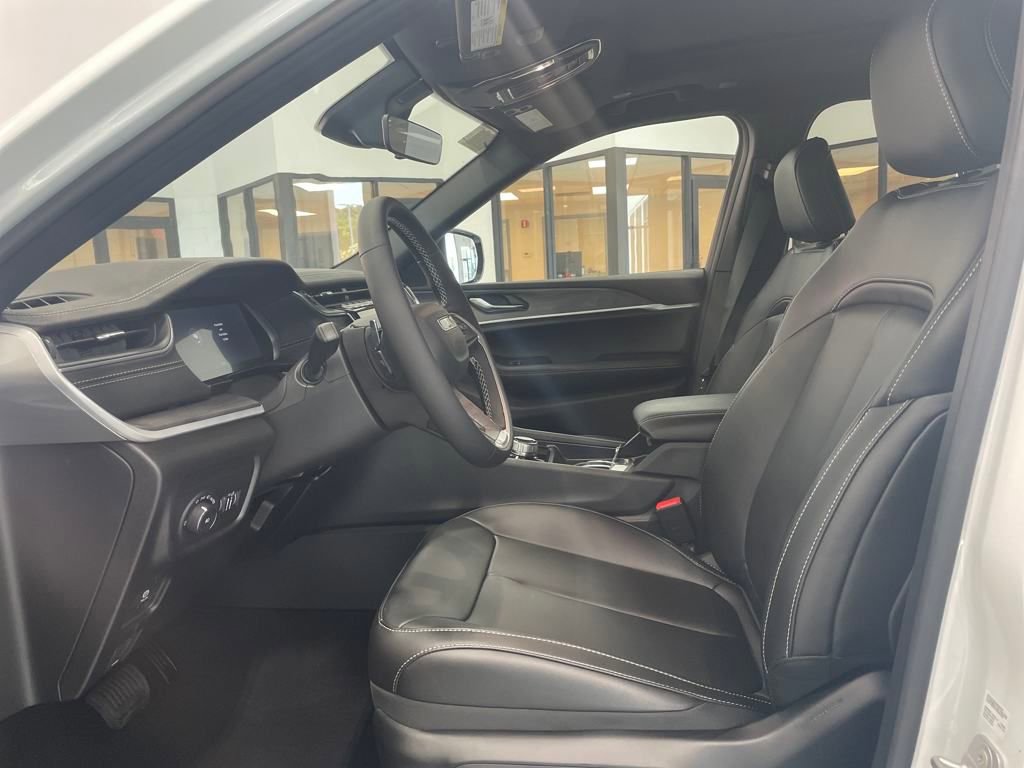 Used 2025 Jeep Grand Cherokee L Limited w/ Black Appearance Package image 2