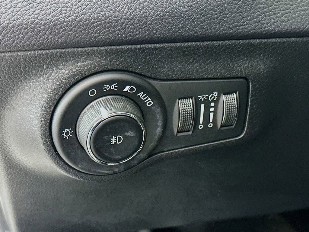 Used 2017 Jeep Compass Latitude image 14