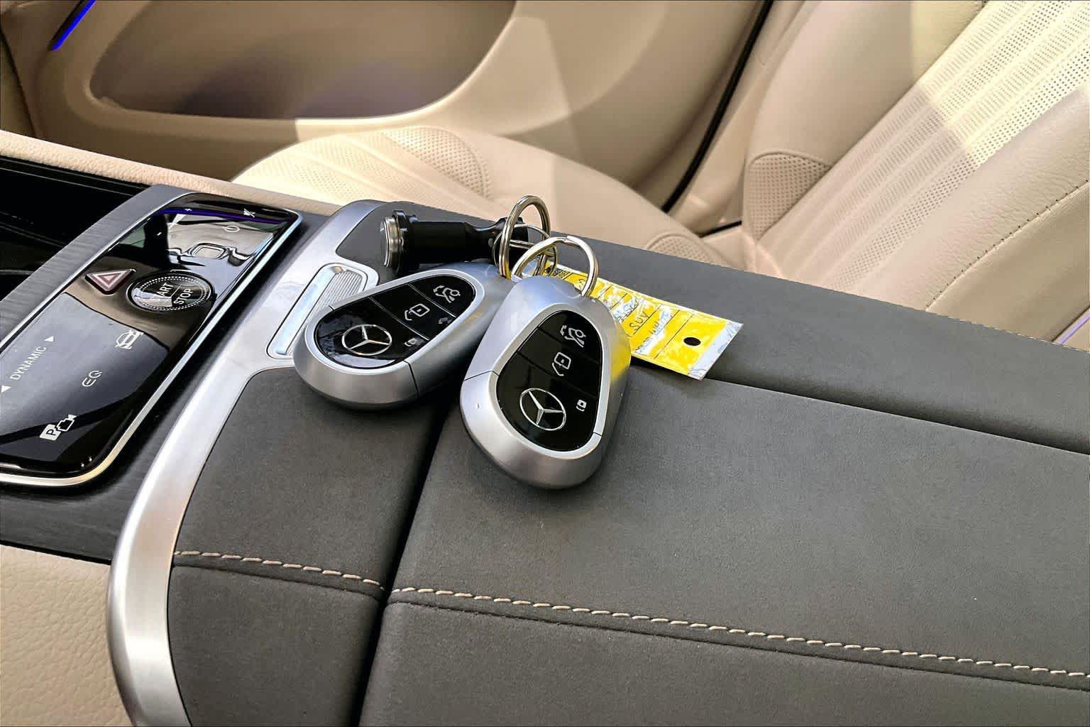 Used 2023 Mercedes-Benz EQS 580 4MATIC SUV image 14
