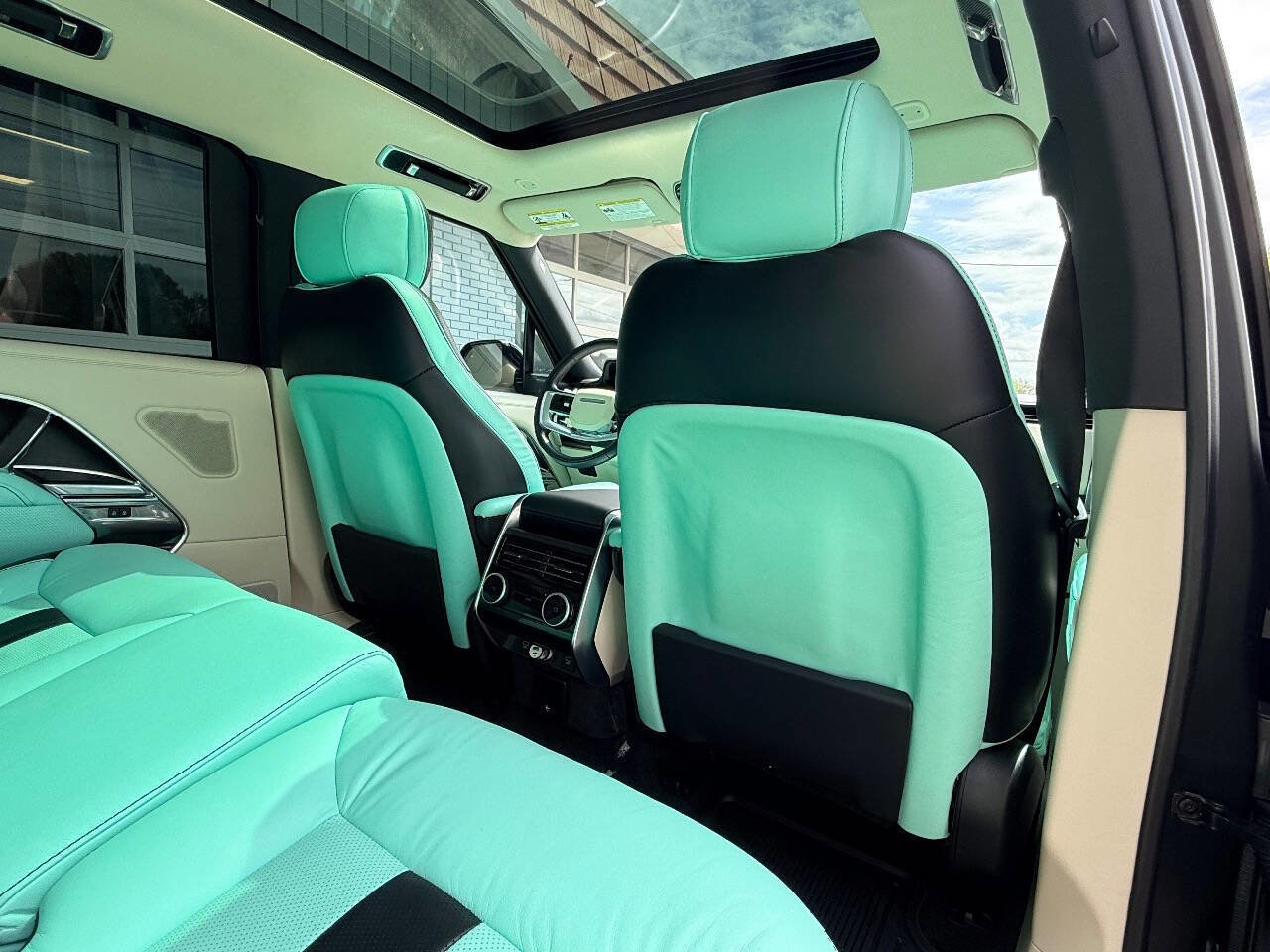 Used 2022 Land Rover Range Rover Long Wheelbase SE image 38