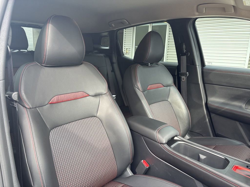 Used 2025 Nissan Kicks SR image 16