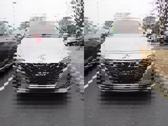 Used 2023 Hyundai Elantra Limited image 2