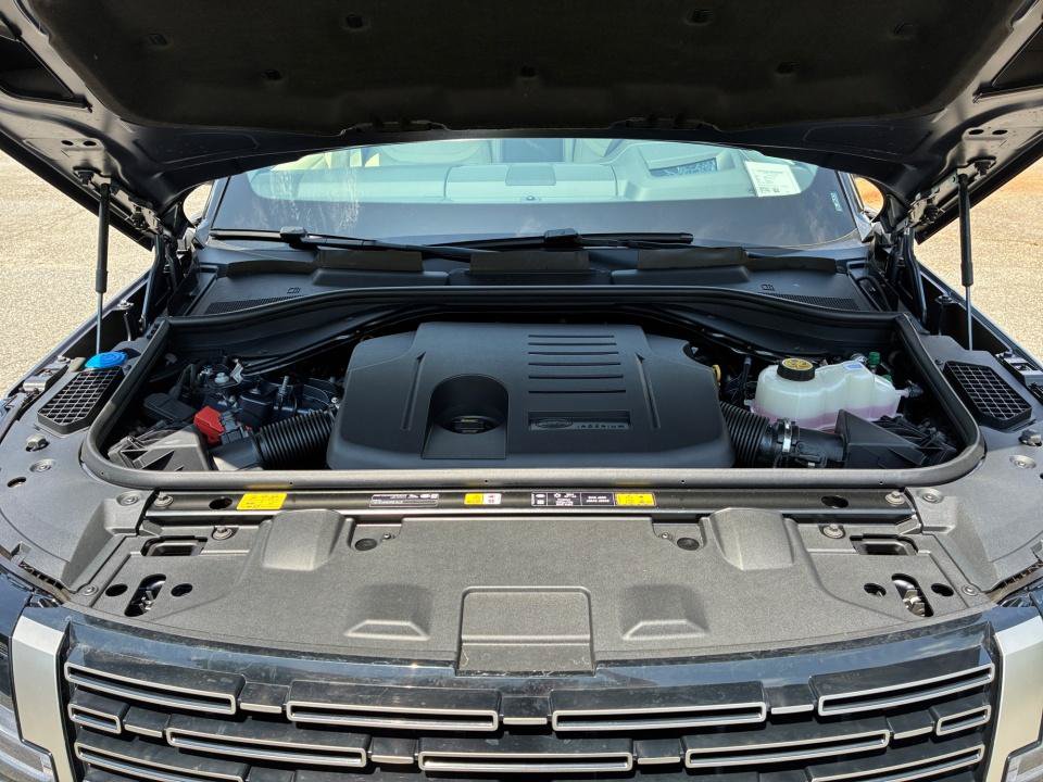 New 2026 Land Rover Range Rover Long Wheelbase SE AWD/4WD image 16