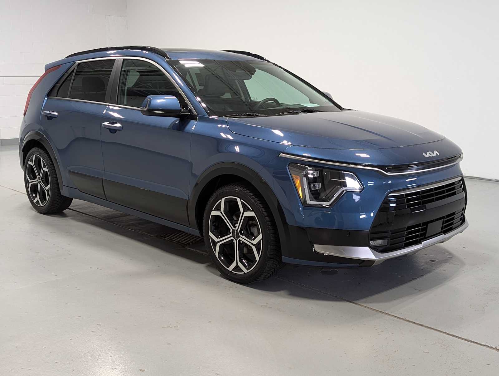 Certified 2023 Kia Niro SX Touring FWD image 7