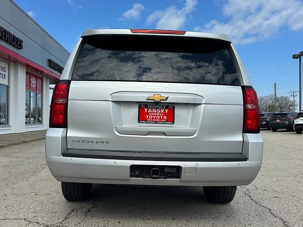 Used 2019 Chevrolet Suburban LT image 4
