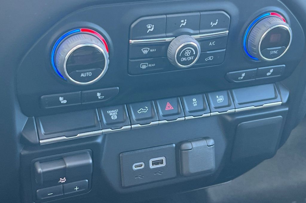 Used 2022 Chevrolet Silverado 2500 LT w/ Convenience Package image 16