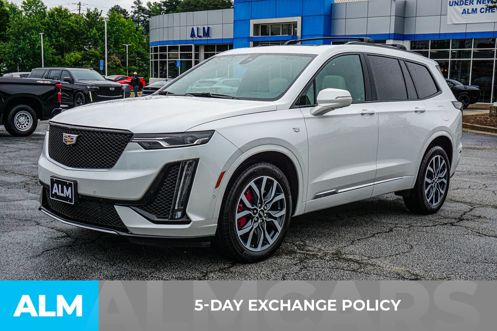 Used 2023 Cadillac XT6 Sport w/ Technology Package AWD/4WD image 4
