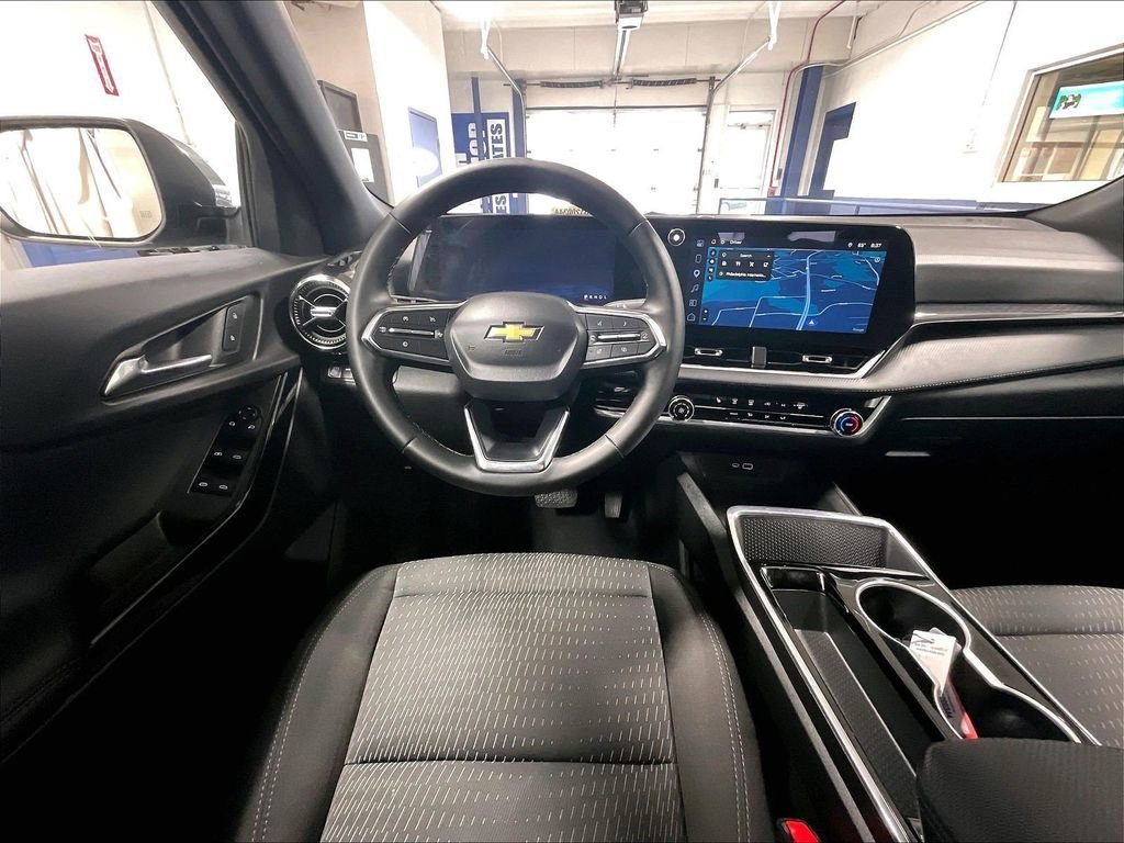 Used 2025 Chevrolet Equinox LT AWD/4WD image 17