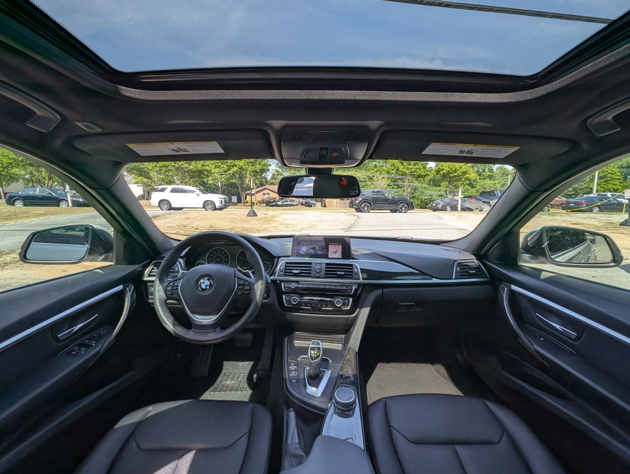 Used 2018 BMW 330i Sedan RWD image 13