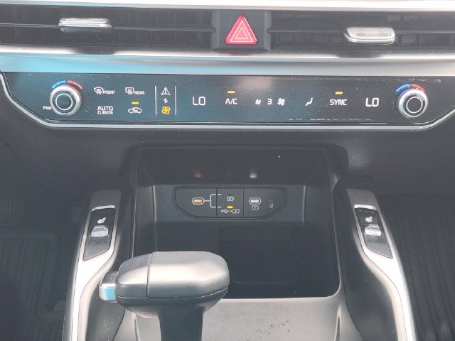 Used 2025 Kia Sorento S FWD image 15