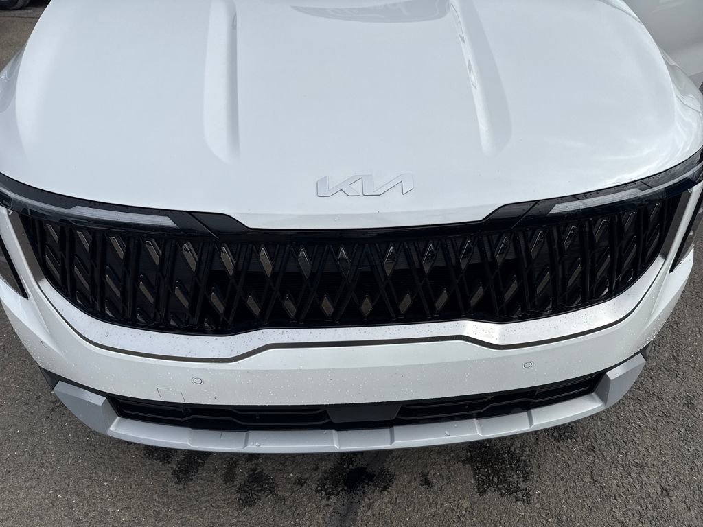 Used 2025 Kia Carnival image 40