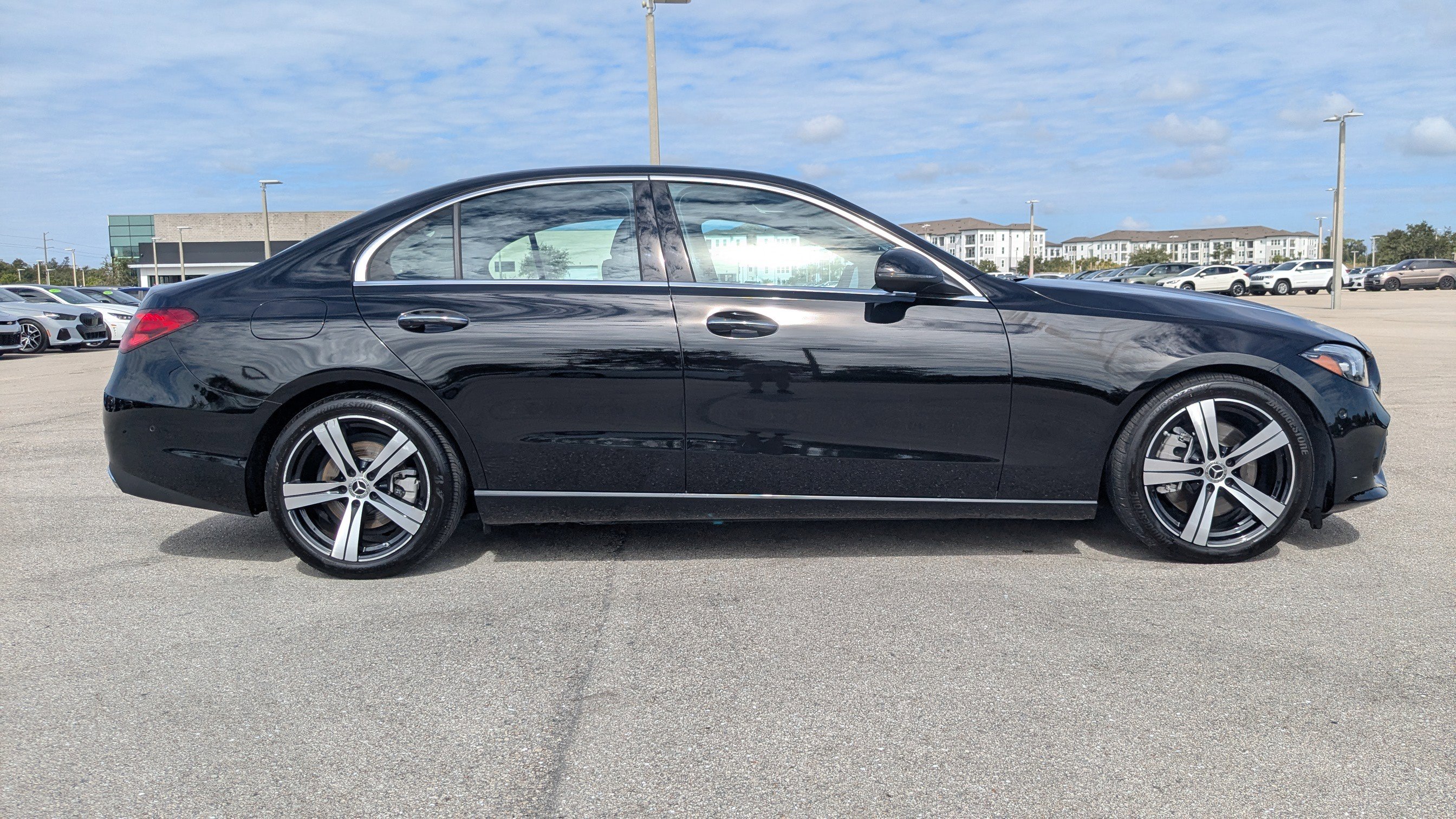 Used 2025 Mercedes-Benz C 300 4MATIC Sedan image 4