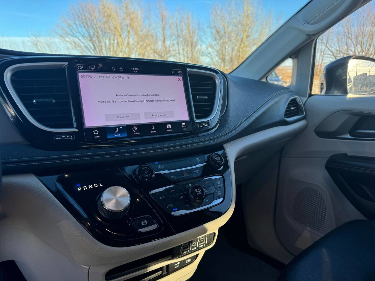 Used 2022 Chrysler Pacifica Touring-L image 23