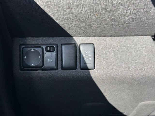 Used 2012 Nissan Xterra PRO-4X w/ Pro-4x Leather Pkg AWD/4WD image 16
