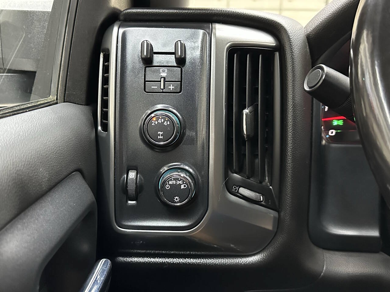 Used 2018 Chevrolet Silverado 3500 LT AWD/4WD image 23