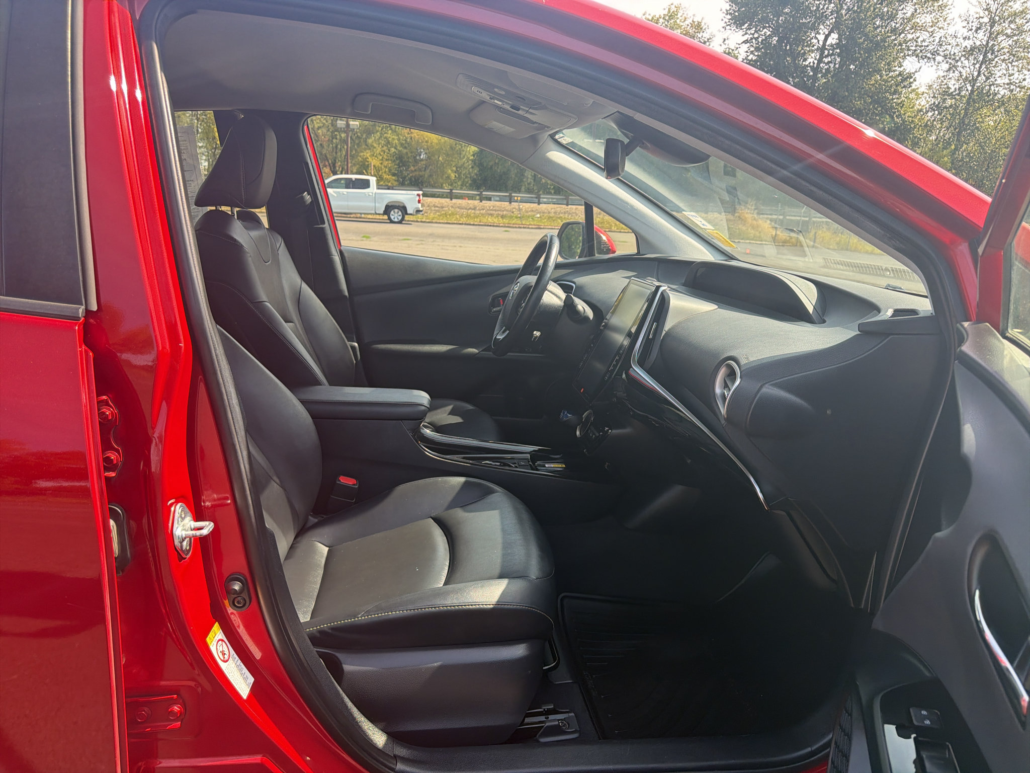 Used 2021 Toyota Prius Prime Limited w/ Carpet Mat Package (TMS) FWD image 30