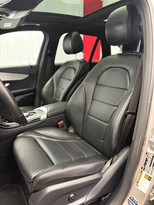 Used 2019 Mercedes-Benz GLC 300 4MATIC w/ Premium Package image 12