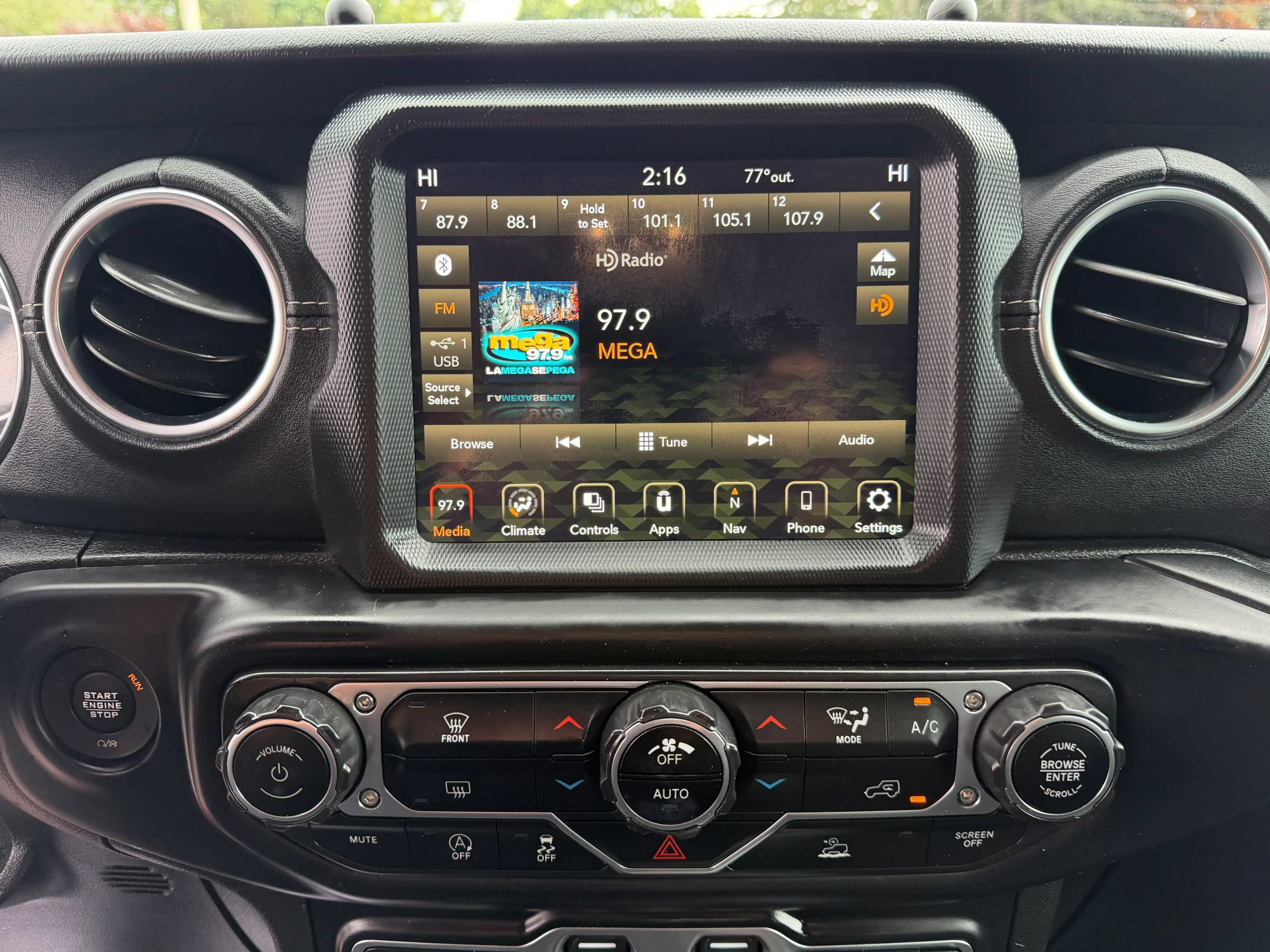 Used 2020 Jeep Gladiator Overland AWD/4WD image 17