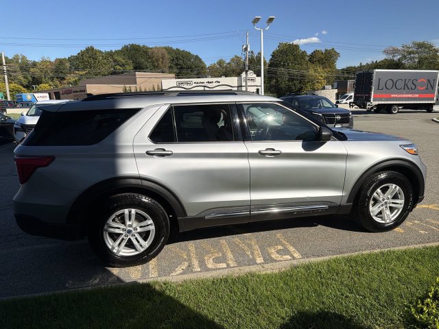 Used 2021 Ford Explorer XLT w/ Equipment Group 202A AWD/4WD image 9