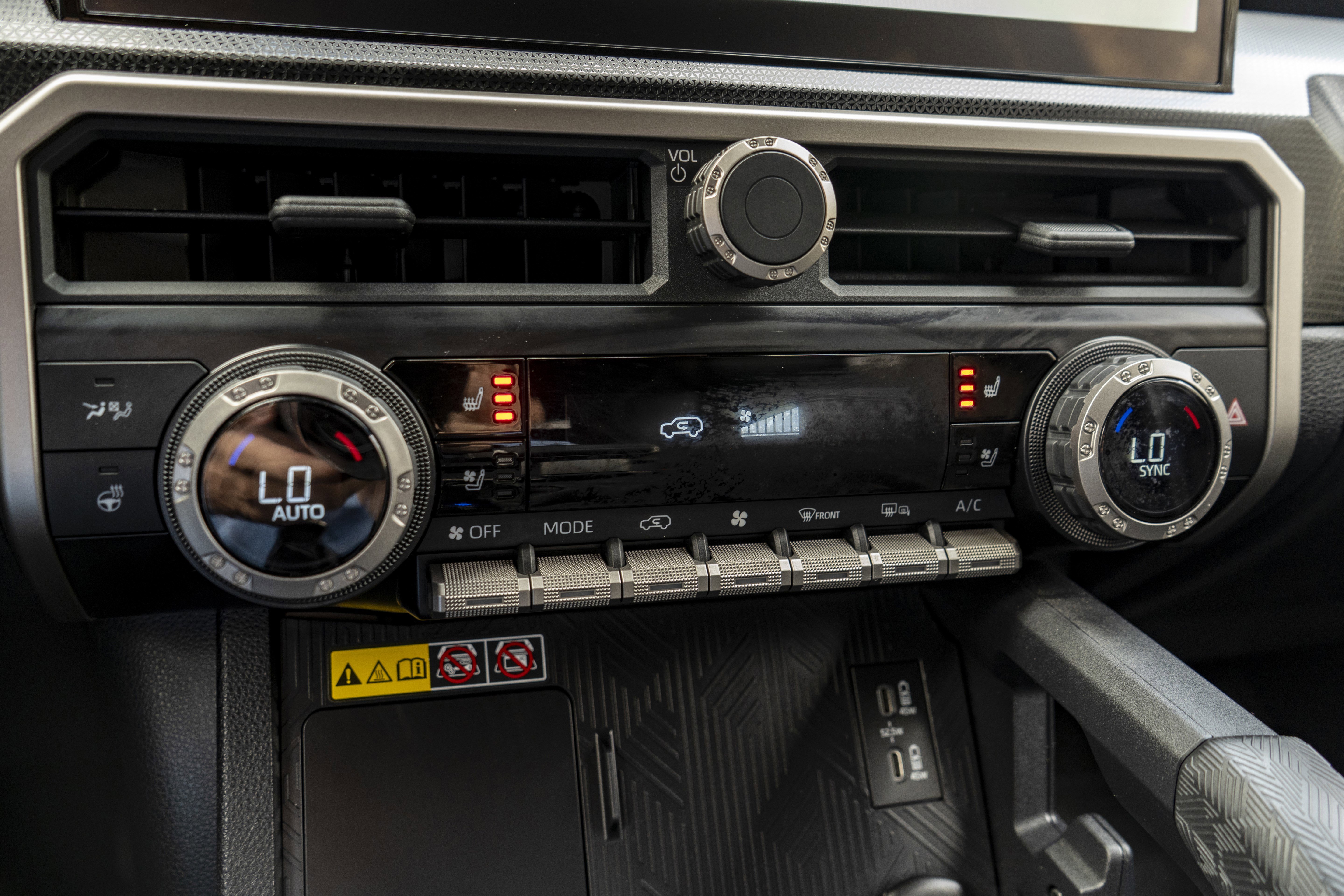 Used 2025 Toyota 4Runner Limited image 33