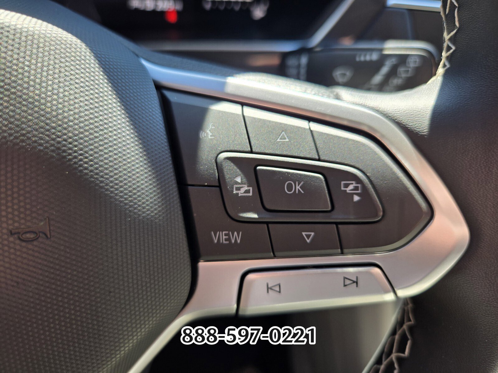 Used 2023 Volkswagen Tiguan SE image 25