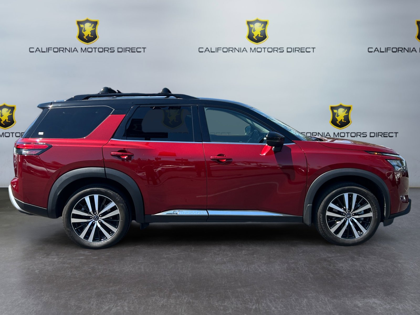 Used 2025 Nissan Pathfinder Platinum w/ Cargo Package FWD image 6