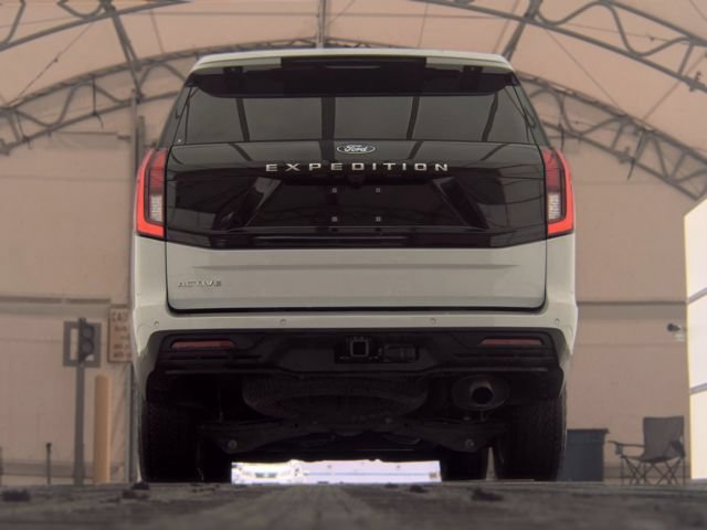 Used 2025 Ford Expedition Active AWD/4WD image 3