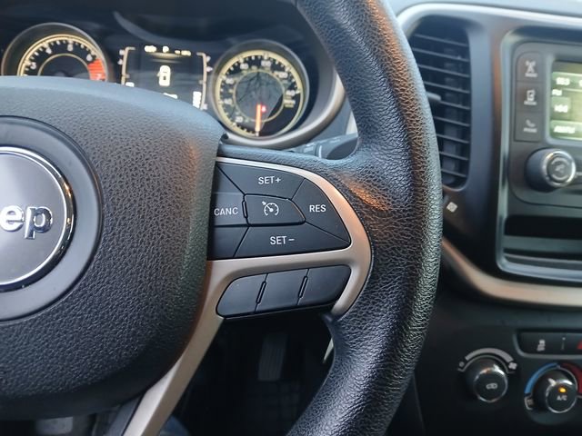 Used 2016 Jeep Cherokee Sport image 29