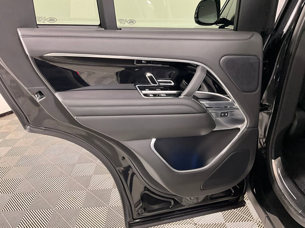 Certified 2025 Land Rover Range Rover SE AWD/4WD image 26