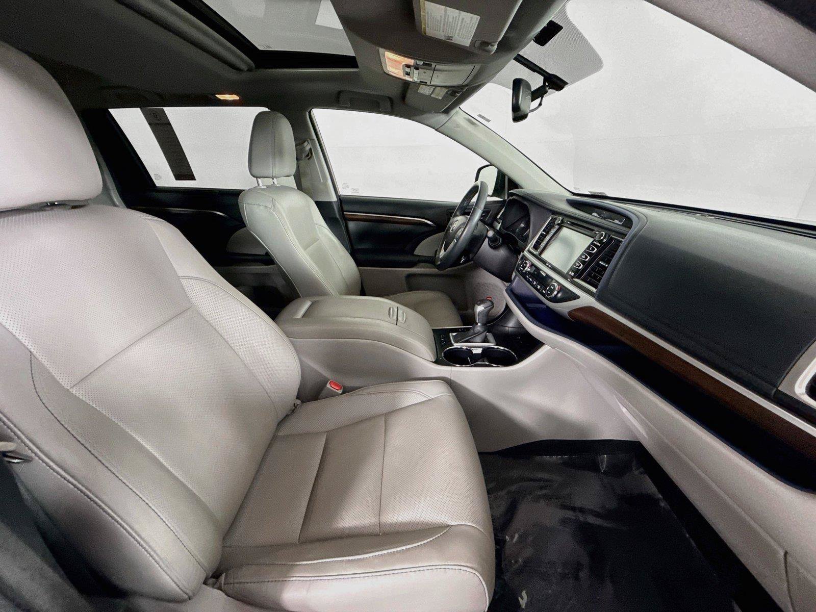 Used 2015 Toyota Highlander Limited FWD image 46