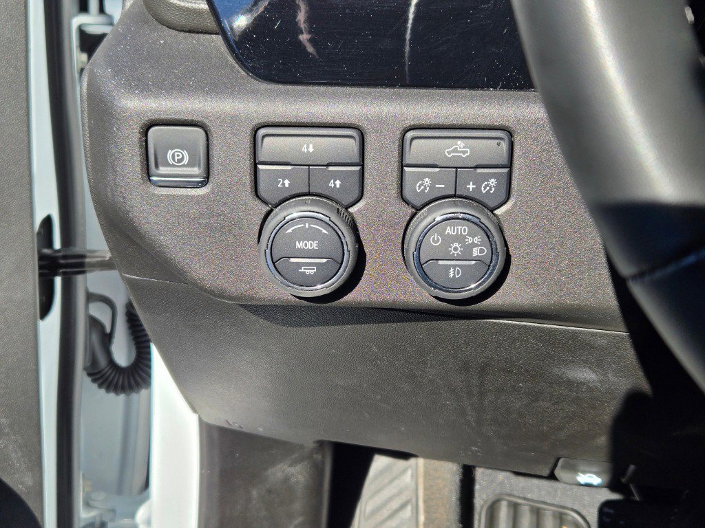 Certified 2025 Chevrolet Silverado 2500 LT w/ Convenience Package image 36