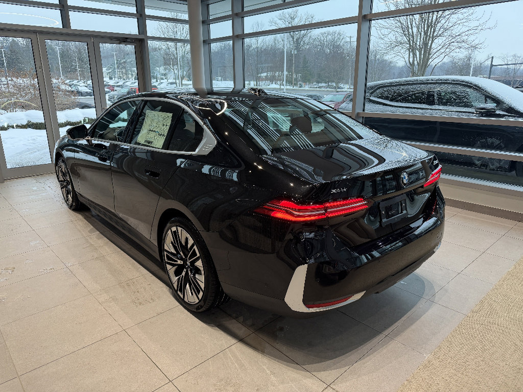 New 2026 BMW 530i xDrive w/ Premium Package AWD/4WD image 4