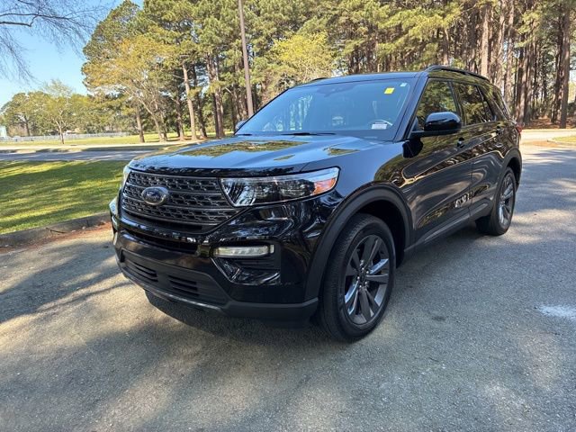 Used 2023 Ford Explorer XLT w/ Equipment Group 202A image 7