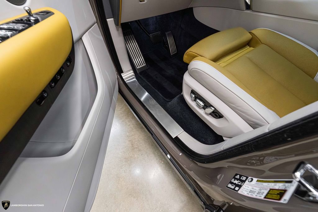 Used 2025 Rolls-Royce Cullinan w/ Dynamic Package image 43