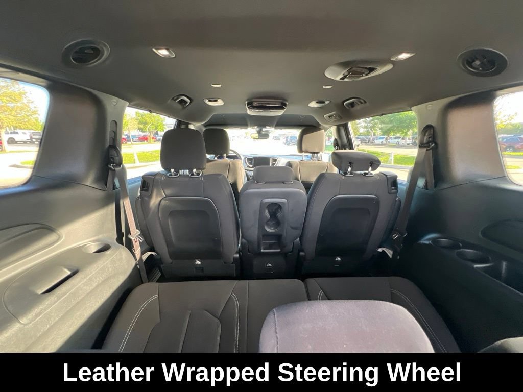 Used 2021 Chrysler Pacifica Touring w/ S Appearance Package FWD image 13