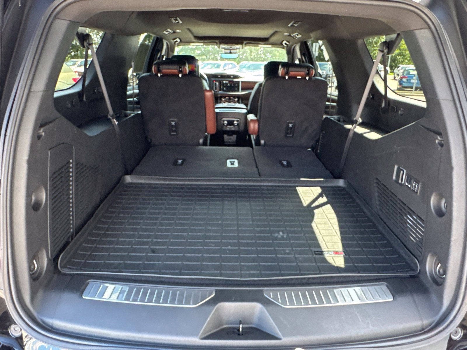Used 2024 GMC Yukon XL Denali Ultimate AWD/4WD image 13