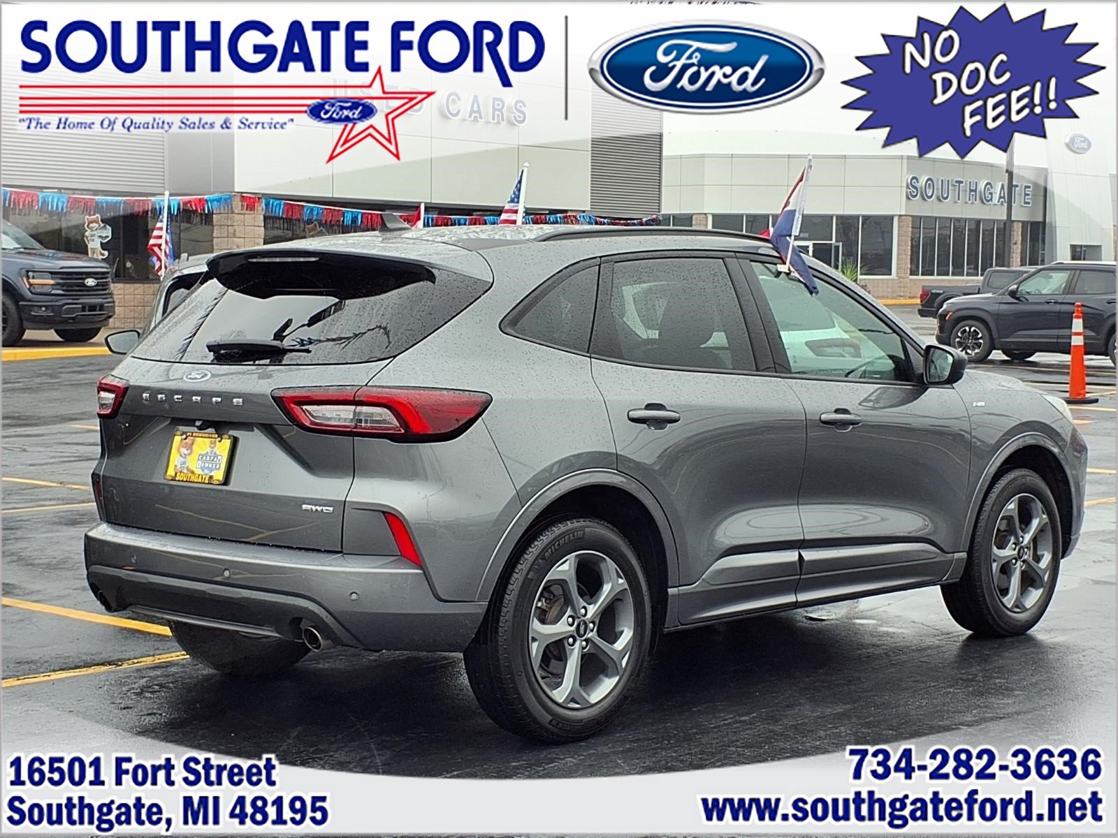 Used 2024 Ford Escape ST-Line w/ Tech Pack #1 AWD/4WD image 2