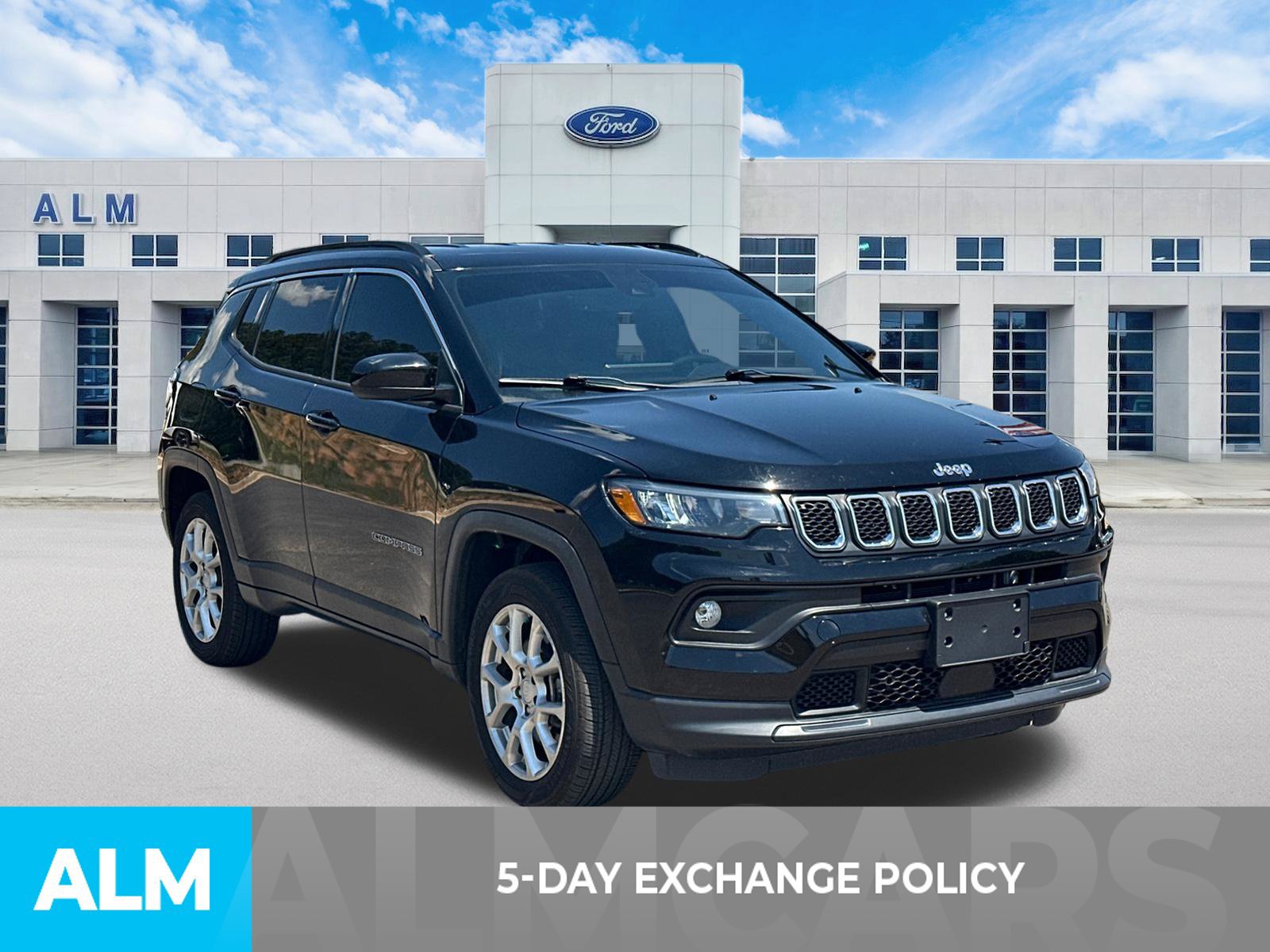 Used 2023 Jeep Compass Latitude AWD/4WD image 3