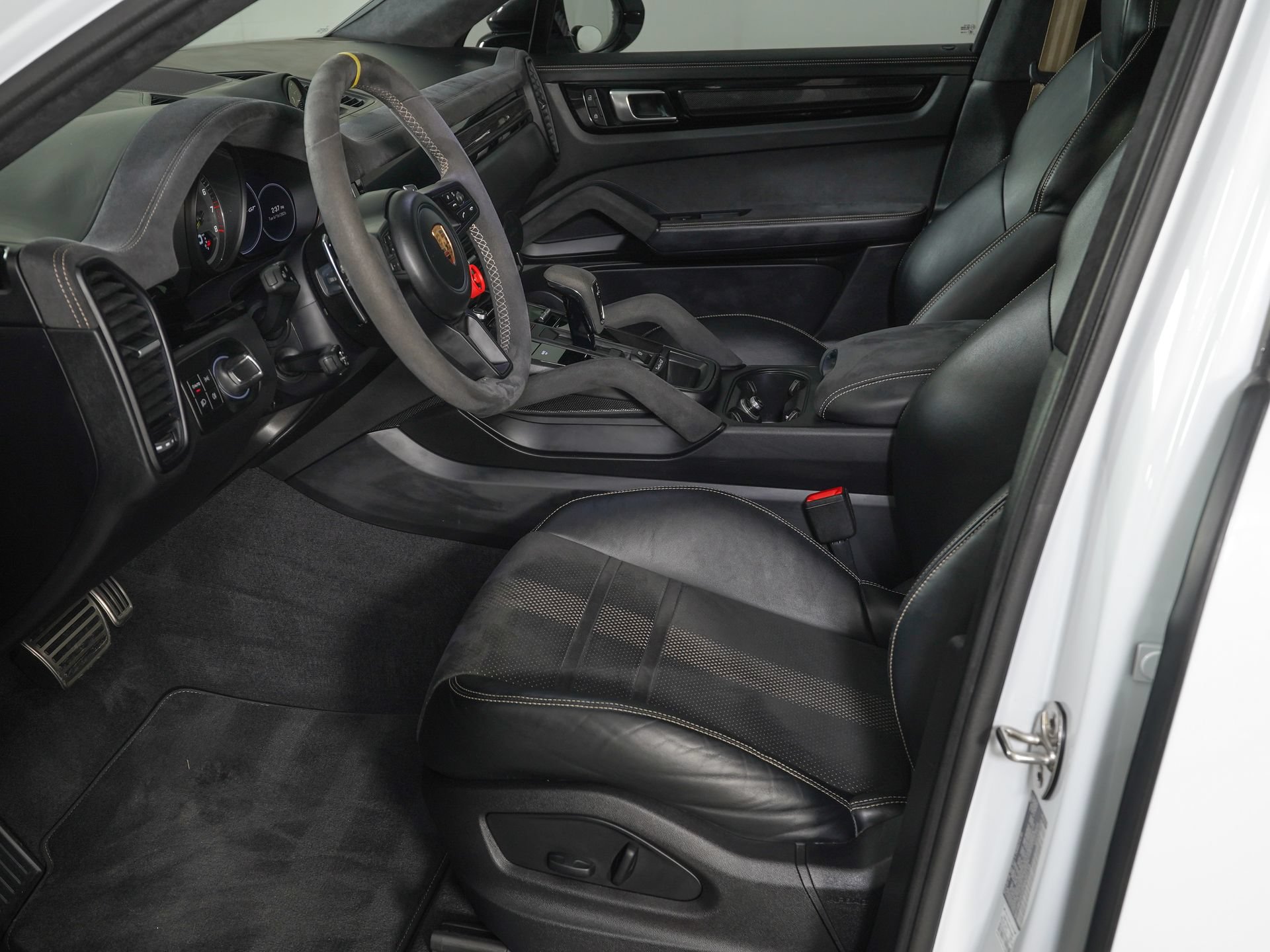 Used 2023 Porsche Cayenne Turbo GT AWD/4WD image 13