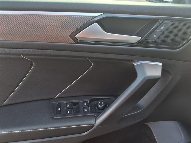 Used 2023 Volkswagen Tiguan SE R-Line image 51