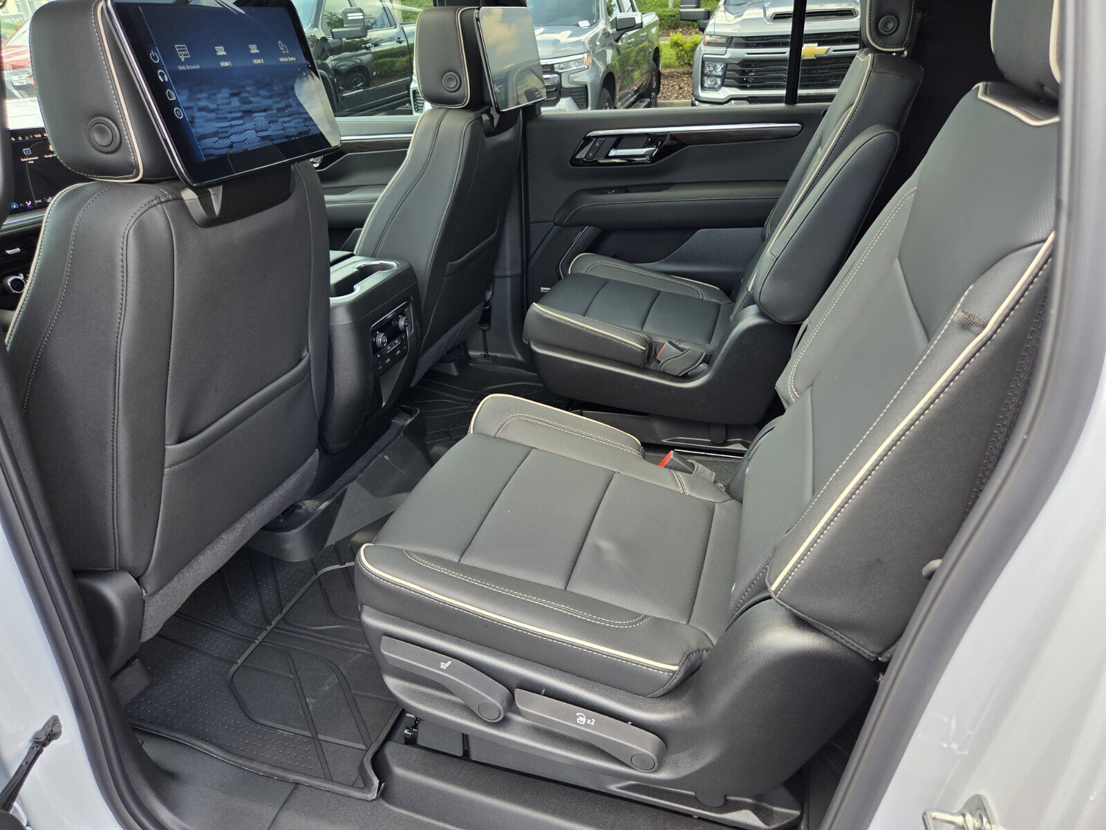 New 2026 Chevrolet Suburban Premier AWD/4WD image 6