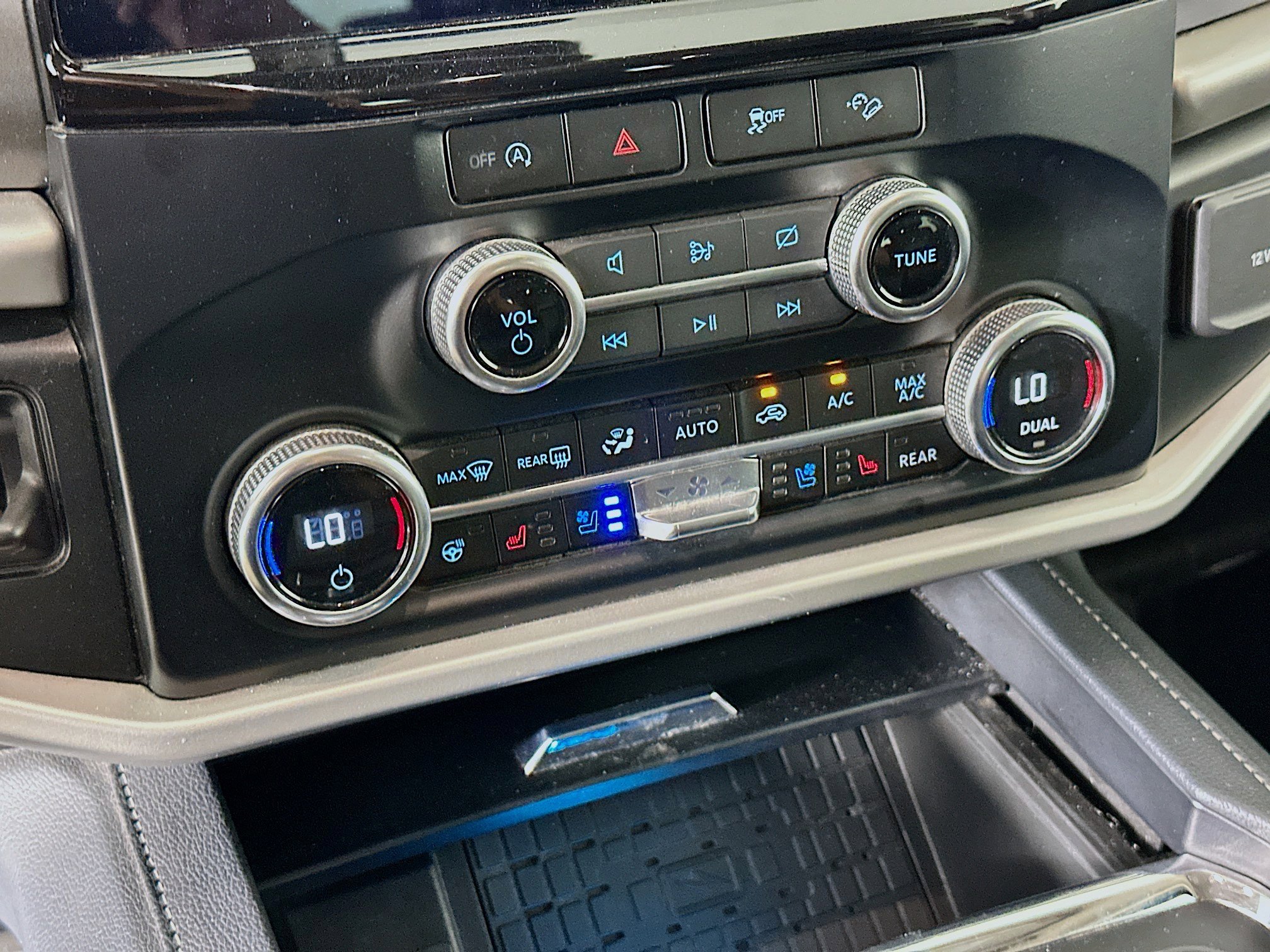 Used 2024 Ford Expedition XLT image 24